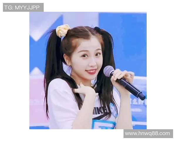 足球场上的发型风潮绑着头发的明星们如何影响时尚与运动文化